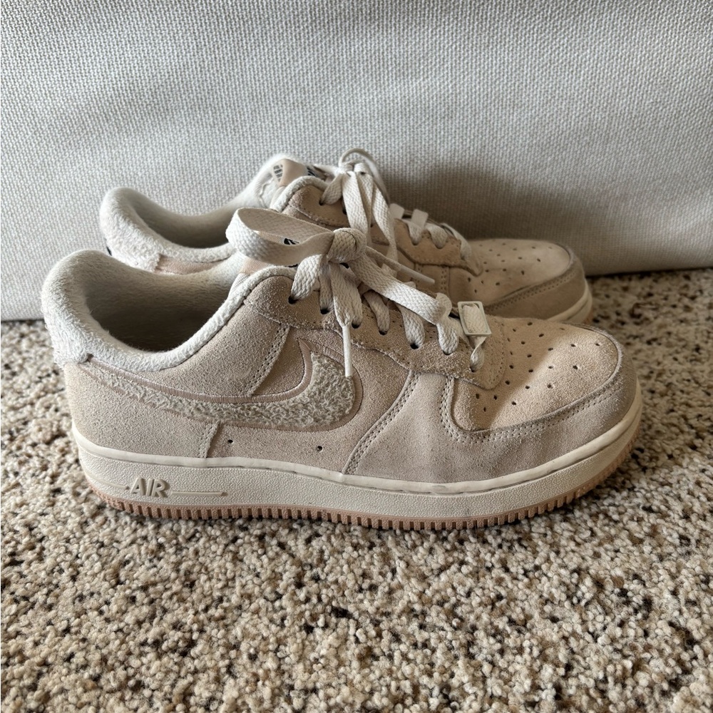 Nike Air Tan Sneakers - Picture 3 of 6